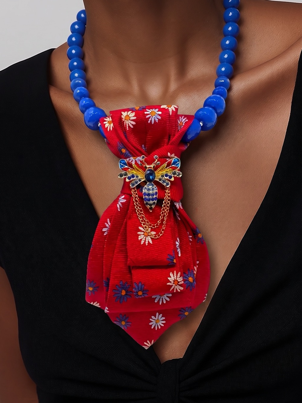 CHIC CHICK UPCYCLE | Floral Tie Necklace with Multicolor Bee Chain Pendant